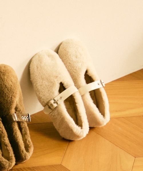 Lutim by u(ルチバイユー)の「Strap boa flat shoes / ストラップボアフラットシューズ(パンプス・レディース・ブラック/アイボリー/ベージュ・23.5/24.5)」の1枚目の写真