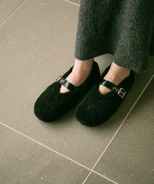 Lutim by u(ルチバイユー)の「Strap boa flat shoes / ストラップボアフラットシューズ(パンプス・レディース・ブラック/アイボリー/ベージュ・23.5/24.5)」の2枚目の写真