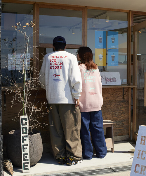 FREAK'S STORE（フリークスストア）の「限定展開 HOLIDAY ICECREAM×FREAK'S STORE/ホリデーアイスクリーム 別注 ビッグシルエット バックプリント クルーネックスウェット/裏起毛（Tシャツ/カットソー・メンズ・ブラック/グレー/ピンク/グリーン・SMALL/MEDIUM/LARGE）」の8枚目の写真