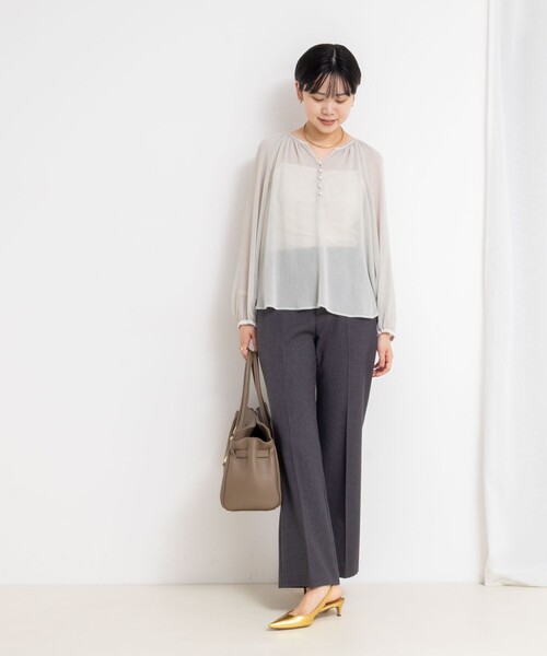 NOLLEY’S Sophi（ノーリーズソフィ）の「ウォッシャブル楊柳ギャザーブラウス（シャツ/ブラウス・レディース・グレイッシュブルー/ブラック/グレイッシュベージュ・38）」の7枚目の写真