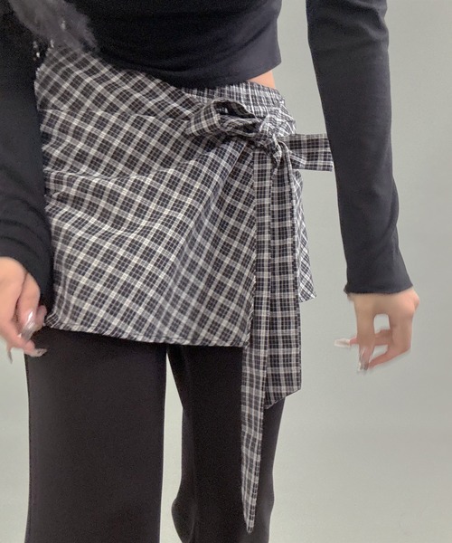 FOLLOWIN(フォロウィン)の「2way/チェックスカートレイヤーフレアパンツ(その他パンツ・レディース・グレー/ブラック・LARGE/MEDIUM/SMALL)」の11枚目の写真