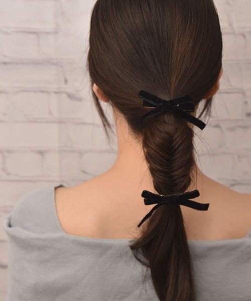 VIBGYOR Women(ヴィブジョー ウィメン)の「【float】カラフル ベロア リボン ヘアクリップ【2個セット】(バレッタ/ヘアクリップ・レディース・ブラック/ダークグリーン/マスタード/スモークピンク/ワインレッド・FREE)」の16枚目の写真