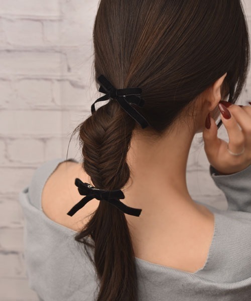 VIBGYOR Women(ヴィブジョー ウィメン)の「【float】カラフル ベロア リボン ヘアクリップ【2個セット】(バレッタ/ヘアクリップ・レディース・ブラック/ダークグリーン/マスタード/スモークピンク/ワインレッド・FREE)」の17枚目の写真