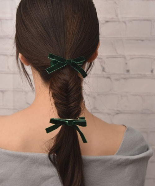 VIBGYOR Women(ヴィブジョー ウィメン)の「【float】カラフル ベロア リボン ヘアクリップ【2個セット】(バレッタ/ヘアクリップ・レディース・ブラック/ダークグリーン/マスタード/スモークピンク/ワインレッド・FREE)」の18枚目の写真