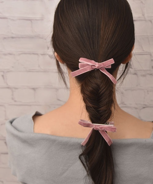 VIBGYOR Women(ヴィブジョー ウィメン)の「【float】カラフル ベロア リボン ヘアクリップ【2個セット】(バレッタ/ヘアクリップ・レディース・ブラック/ダークグリーン/マスタード/スモークピンク/ワインレッド・FREE)」の22枚目の写真