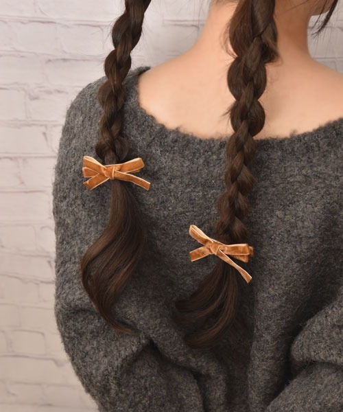 VIBGYOR Women(ヴィブジョー ウィメン)の「【float】カラフル ベロア リボン ヘアクリップ【2個セット】(バレッタ/ヘアクリップ・レディース・ブラック/ダークグリーン/マスタード/スモークピンク/ワインレッド・FREE)」の10枚目の写真