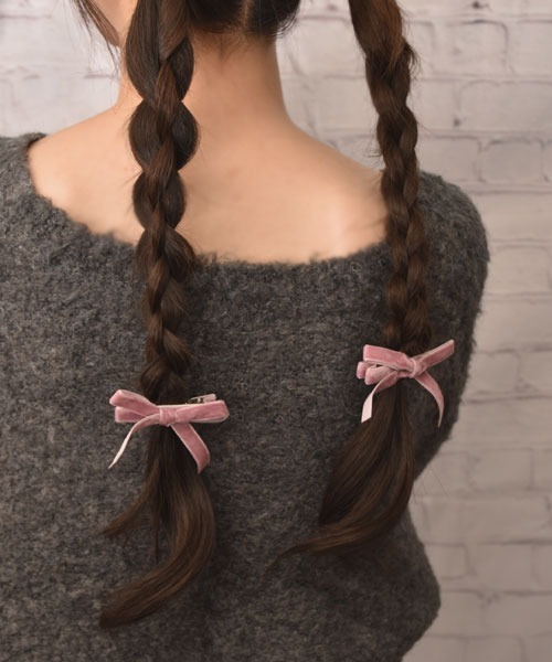 VIBGYOR Women(ヴィブジョー ウィメン)の「【float】カラフル ベロア リボン ヘアクリップ【2個セット】(バレッタ/ヘアクリップ・レディース・ブラック/ダークグリーン/マスタード/スモークピンク/ワインレッド・FREE)」の11枚目の写真