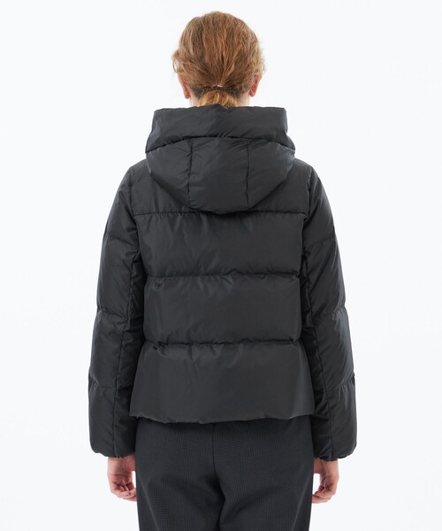 MACKINTOSH PHILOSOPHY(マッキントッシュ フィロソフィー)の「【WEB&一部店舗限定】グロッシーショートダウン(ダウンジャケット/コート・レディース・ブラック/ベージュ・36/38)」の4枚目の写真