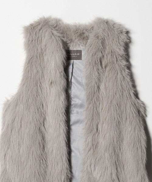 UNITED ARROWS フェイクファーショートベスト　ダークグレー フェイクファー ショートベスト