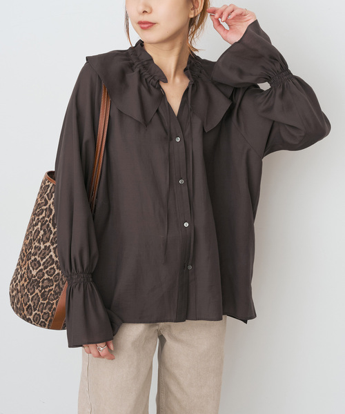 Spick & Span（スピックアンドスパン）の「ポリアセテートラッフルカラーブラウス（シャツ/ブラウス・レディース・ベージュ/ブラウン/ブラック・FREE）」の3枚目の写真