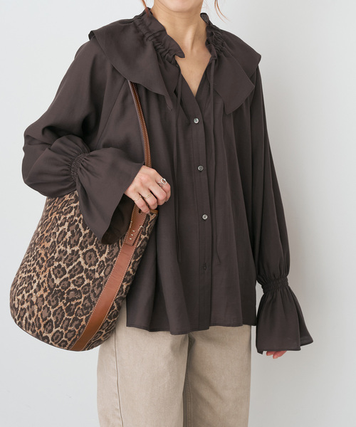 Spick & Span（スピックアンドスパン）の「ポリアセテートラッフルカラーブラウス（シャツ/ブラウス・レディース・ベージュ/ブラウン/ブラック・FREE）」の14枚目の写真