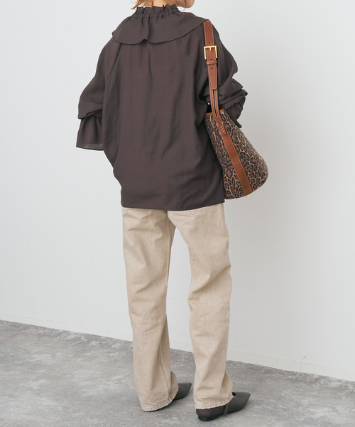 Spick & Span（スピックアンドスパン）の「ポリアセテートラッフルカラーブラウス（シャツ/ブラウス・レディース・ベージュ/ブラウン/ブラック・FREE）」の17枚目の写真
