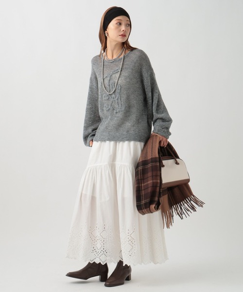 BAYFLOW（ベイフロー）の「[モヘアライクな素材感]刺繍シアーニットプルオーバー（ニット/セーター・レディース・オフホワイト/ネイビー/チャコール・FREE）」の6枚目の写真