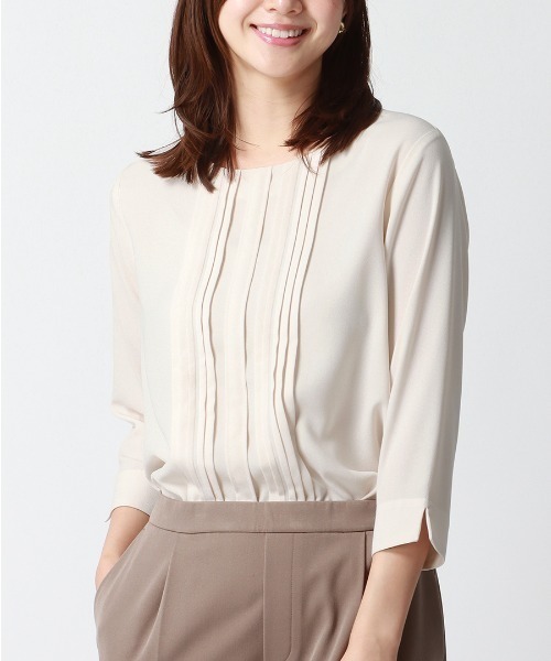 AOYAMA(アオヤマ)の「一枚で上品見え!WEB限定フロントピンタックブラウス(シャツ/ブラウス・レディース・ネイビー/ベージュ/ホワイト/ブラウン・S/M/L)」の3枚目の写真