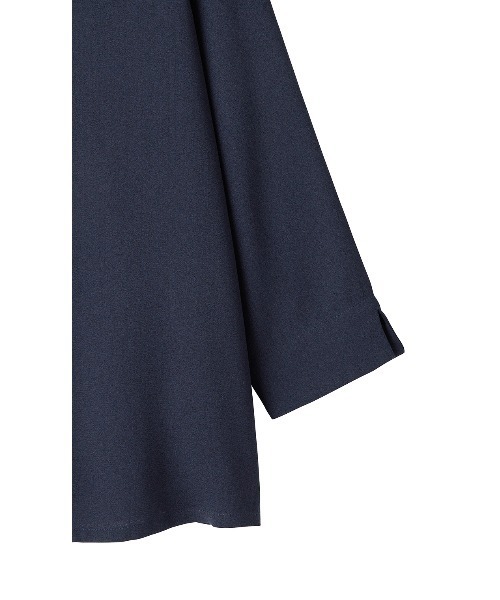 AOYAMA(アオヤマ)の「一枚で上品見え!WEB限定フロントピンタックブラウス(シャツ/ブラウス・レディース・ネイビー/ベージュ/ホワイト/ブラウン・S/M/L)」の13枚目の写真