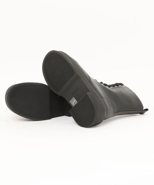 CHARLES & KEITH(チャールズ & キース)の「サテンレース プラットフォームコンバットブーツ(ブーツ・レディース・ブラック/ダークブラウン・25.5cm/25cm/24.5cm/23.5cm/23cm/22.5cm)」の9枚目の写真