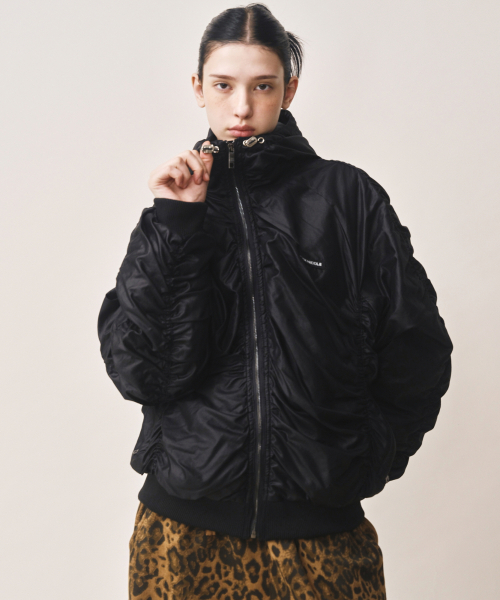 NICK&NICOLE（ニックアンドニコール）の「HOODY SHIRRING VOLUME JACKET_BLACK（ブルゾン・レディース・その他・FREE）」の2枚目の写真