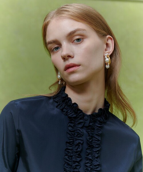 LOULOU WILLOUGHBY(ルルウィルビー)の「【LOULOU WILLOUGHBY】テクニカルギャザーブラウス(シャツ/ブラウス・レディース・ネイビー/ライトベージュ/オフホワイト・2)」の3枚目の写真