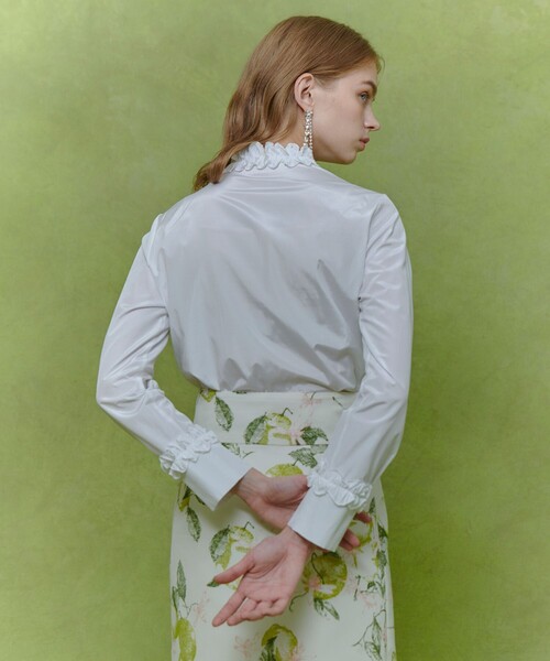 LOULOU WILLOUGHBY(ルルウィルビー)の「【LOULOU WILLOUGHBY】テクニカルギャザーブラウス(シャツ/ブラウス・レディース・ネイビー/ライトベージュ/オフホワイト・2)」の6枚目の写真