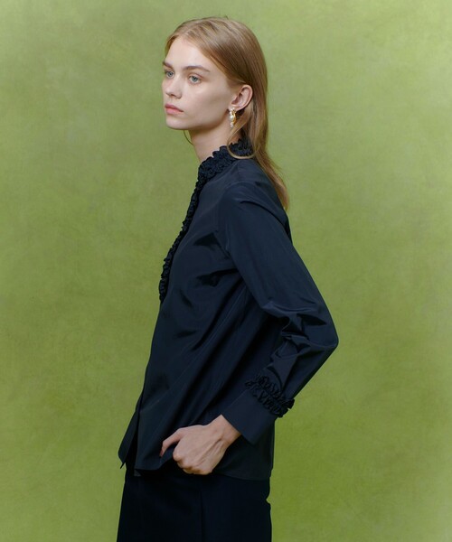 LOULOU WILLOUGHBY(ルルウィルビー)の「【LOULOU WILLOUGHBY】テクニカルギャザーブラウス(シャツ/ブラウス・レディース・ネイビー/ライトベージュ/オフホワイト・2)」の21枚目の写真