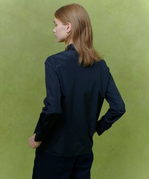 LOULOU WILLOUGHBY(ルルウィルビー)の「【LOULOU WILLOUGHBY】テクニカルギャザーブラウス(シャツ/ブラウス・レディース・ネイビー/ライトベージュ/オフホワイト・2)」の22枚目の写真