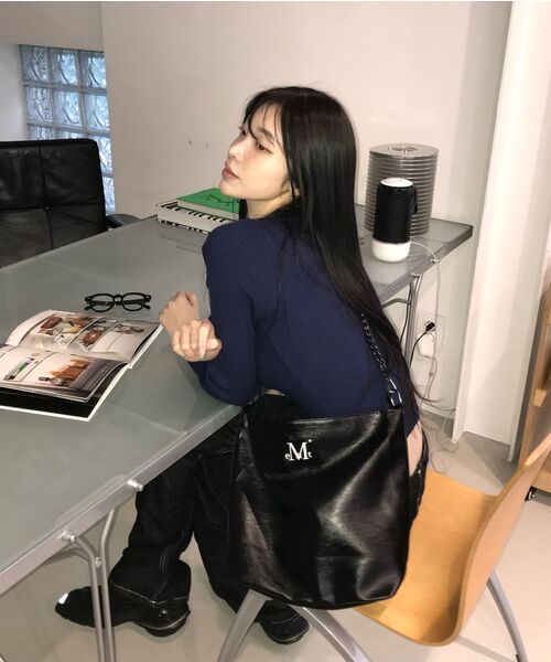 MUCENT(ムセント)の「ラックスレザーショルダーバッグクロスバッグ(成人男女共用)(メッセンジャーバッグ・レディース・ブラック・FREE)」の12枚目の写真