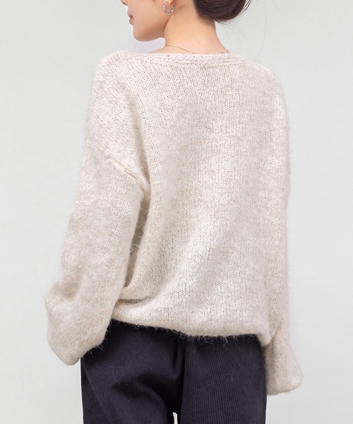 DAY CLOSET（デイ クローゼット）の「【肩魅せ2WAY】ゆるっと綺麗見せ。長袖 オーバーサイズ モヘアタッチ ニット プルオーバー レディース（ニット/セーター・レディース・ブラウン/グレー/ライトグレー/オートミール・FREE）」の10枚目の写真