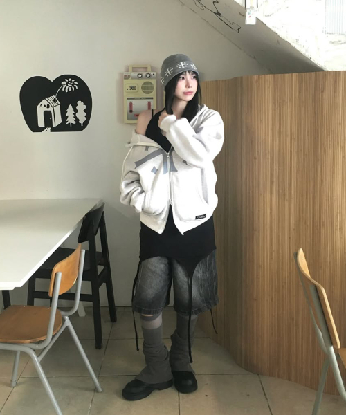 FREEMARIO（フリーマリオ）の「モノクロスジップアップフードパーカー[ホワイト]（パーカー・レディース・ホワイト・MEDIUM/LARGE）」の3枚目の写真