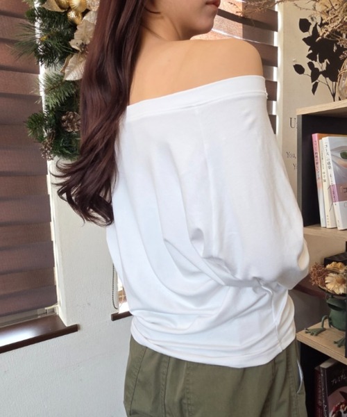tolene(トレネ)の「ワンショルダー ドルマンスリーブ 長袖カットソー(Tシャツ/カットソー・レディース・ブラック/ホワイト・FREE)」の19枚目の写真