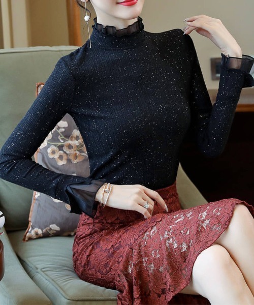 Flugge(フラッジー)の「フリルネックラメトップス(その他トップス・レディース・ブラック・LARGE/MEDIUM)」の2枚目の写真