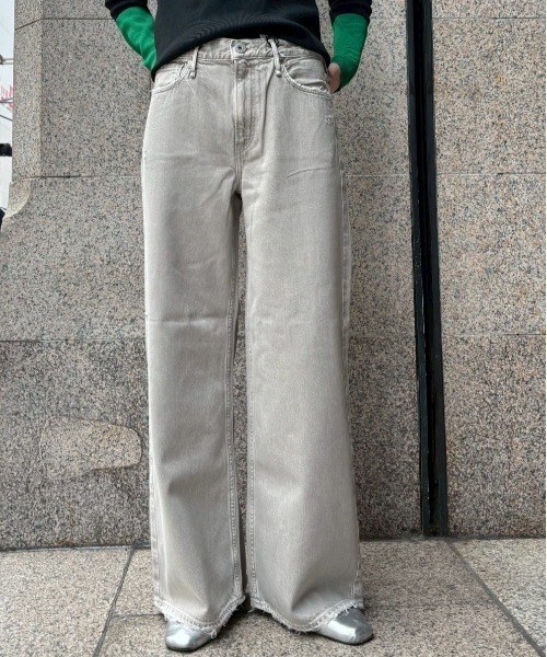 upperhights(アッパーハイツ)の「upper hights(アッパーハイツ)THE LAUREN(デニムパンツ・レディース・グレー系その他3・23/25/24)」の1枚目の写真