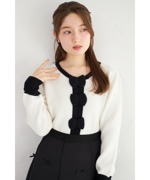 tocco closet（トッコ　クローゼット）の「【ZOZO限定】三段リボン付き配色ニットプルオーバー（ニット/セーター・レディース・ホワイト/ブラック/グレー・M）」の2枚目の写真