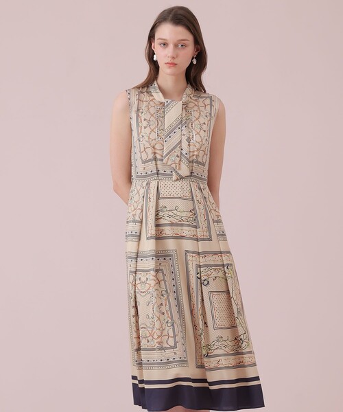 ANAYI（アナイ）の「スカーフプリントボウタイ ワンピース（ワンピース・レディース・オフホワイト/ネイビー/ベージュ・38/36/34）」の8枚目の写真