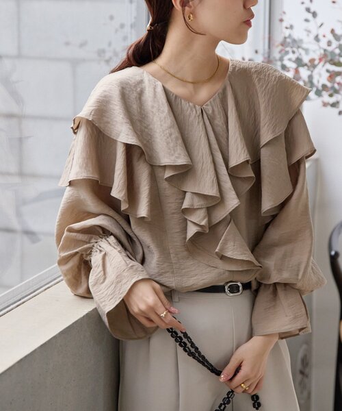 DISCOAT（ディスコート）の「シアーフリルブラウス（シャツ/ブラウス・レディース・ベージュ/ブラック/ホワイト系その他/サックスブルー・FREE）」の3枚目の写真