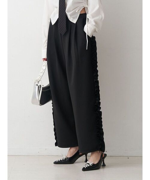 jouetie（ジュエティ）の「バレルレッグフリルトラックパンツ【セットアップ対応】（その他パンツ・レディース・ブラック/アイボリー/ブルー・MEDIUM）」の3枚目の写真