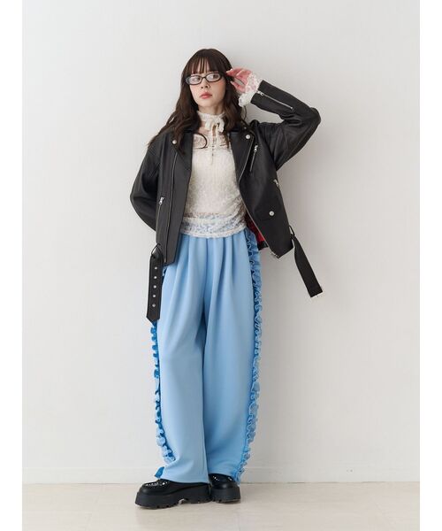 jouetie（ジュエティ）の「バレルレッグフリルトラックパンツ【セットアップ対応】（その他パンツ・レディース・ブラック/アイボリー/ブルー・MEDIUM）」の6枚目の写真