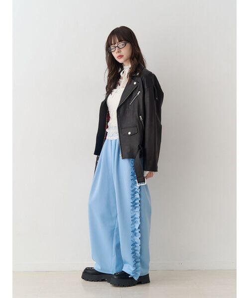 jouetie（ジュエティ）の「バレルレッグフリルトラックパンツ【セットアップ対応】（その他パンツ・レディース・ブラック/アイボリー/ブルー・MEDIUM）」の7枚目の写真