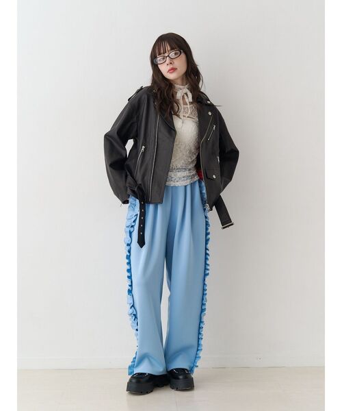 jouetie（ジュエティ）の「バレルレッグフリルトラックパンツ【セットアップ対応】（その他パンツ・レディース・ブラック/アイボリー/ブルー・MEDIUM）」の8枚目の写真