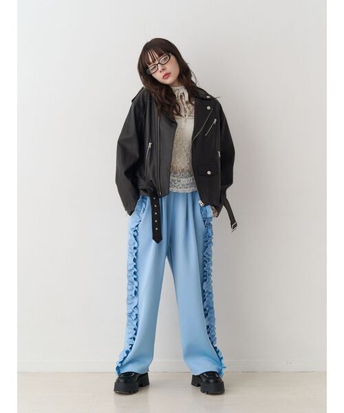 jouetie（ジュエティ）の「バレルレッグフリルトラックパンツ【セットアップ対応】（その他パンツ・レディース・ブラック/アイボリー/ブルー・MEDIUM）」の9枚目の写真