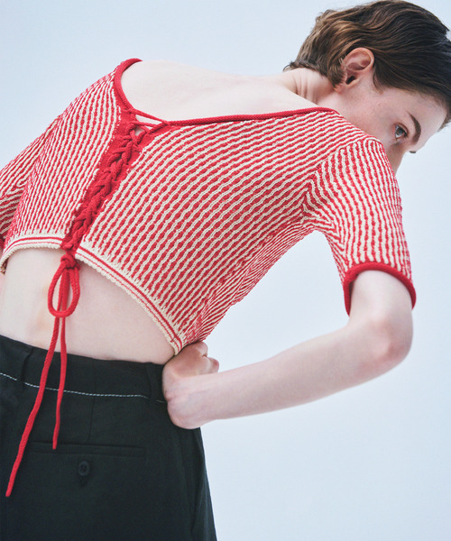 muller of yoshiokubo(ミュラーオブヨシオクボ)の「muller of yoshiokubo ミュラーオブヨシオクボ / RIPPLE LACE-UP KNIT バックリボンリップルレースアップニット / MLS26808(ニット/セーター・レディース・レッド/ブラック・38)」の10枚目の写真