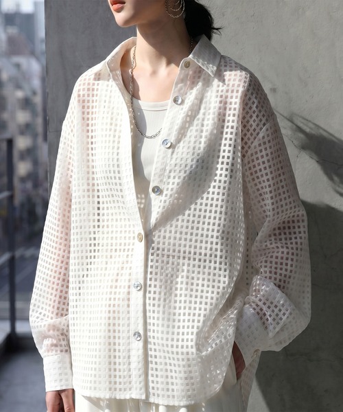 antiqua(アンティカ)の「チェック柄 格子柄 シアーシャツ(シャツ/ブラウス・レディース・ホワイト/ブラック/パープル/ネイビー・ONESIZE)」の2枚目の写真