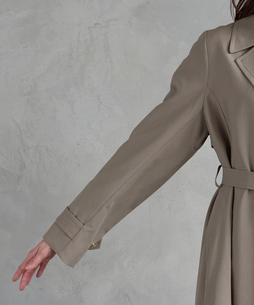 AIMER（エメ）の「アンブレラヨークバックタックラップロングコート（その他アウター・レディース・モカ/グレイッシュベージュ・MEDIUM）」の15枚目の写真