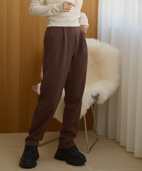 DAYRA(デイラ)の「ウエスト タック ストレート イージー パンツ(その他パンツ・レディース・ブラック/グレー/ブラウン/ネイビー・155/160/165)」の3枚目の写真