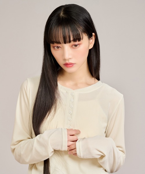 apres jour mignon(アプレジュールミニョン)の「シアーベロアヘンリープルオーバー(Tシャツ/カットソー・レディース・アイボリー/グレイッシュベージュ・LARGE/フリー)」の7枚目の写真