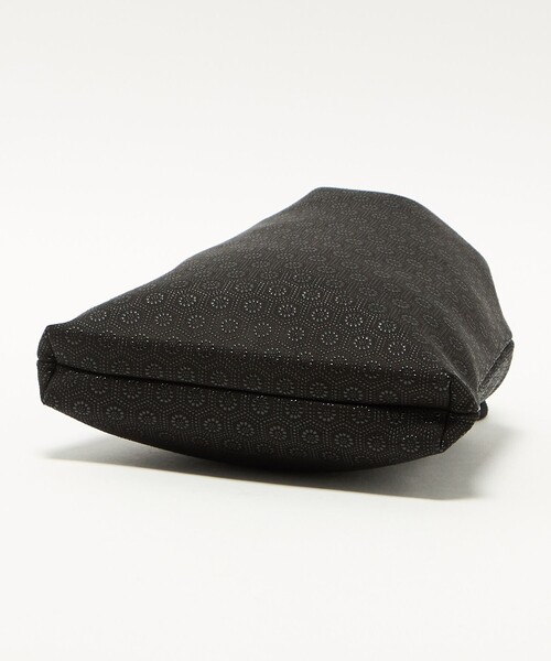 UNITED ARROWS(ユナイテッドアローズ)の「<印傳屋上原勇七>合切袋L/亀甲(ショルダーバッグ・メンズ・その他1・FREE)」の2枚目の写真