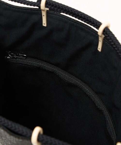 UNITED ARROWS(ユナイテッドアローズ)の「<印傳屋上原勇七>合切袋L/亀甲(ショルダーバッグ・メンズ・その他1・FREE)」の12枚目の写真