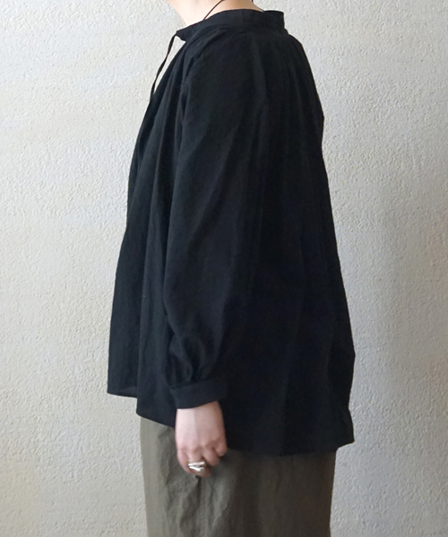 JOURNAL STANDARD LUXE（ジャーナルスタンダード　ラックス）の「ローンギャザーブラウス（シャツ/ブラウス・レディース・ホワイト/ブラック・FREE）」の4枚目の写真