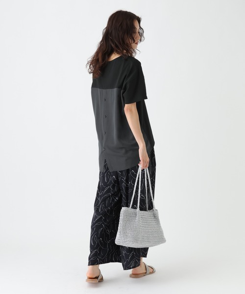 Elura（エルーラ）の「≪UVカット・接触冷感≫クルーネックバックシャツT/670084（Tシャツ/カットソー・レディース・ブラック/ホワイト×ホワイト/ホワイト×ブルー/ダークブラウン・FREE）」の17枚目の写真