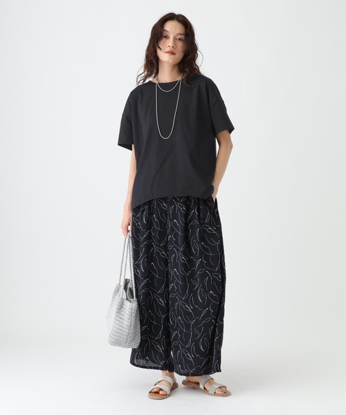 Elura（エルーラ）の「≪UVカット・接触冷感≫クルーネックバックシャツT/670084（Tシャツ/カットソー・レディース・ブラック/ホワイト×ホワイト/ホワイト×ブルー/ダークブラウン・FREE）」の16枚目の写真