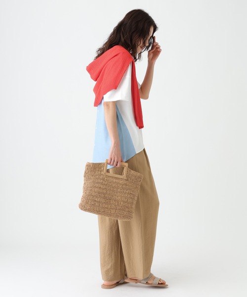 Elura（エルーラ）の「≪UVカット・接触冷感≫クルーネックバックシャツT/670084（Tシャツ/カットソー・レディース・ブラック/ホワイト×ホワイト/ホワイト×ブルー/ダークブラウン・FREE）」の14枚目の写真